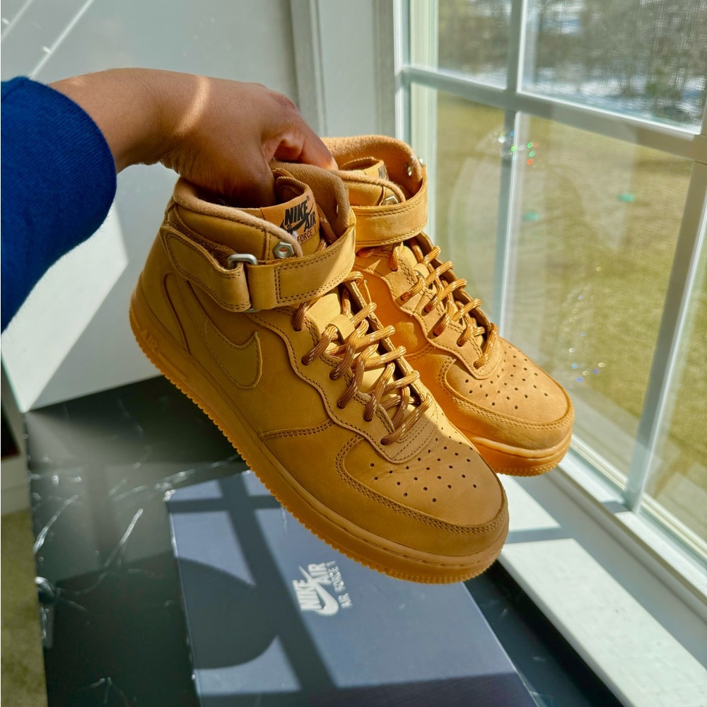 Nike Women's Sneakers - Tan